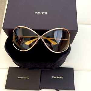 Tom Ford Bettina Sunglasses metal frame rose gold tone